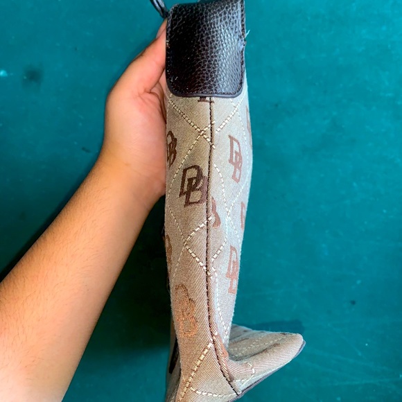 Classic Brown and Tan Dooney & Bourke Purse with clasp - Picture 5 of 15